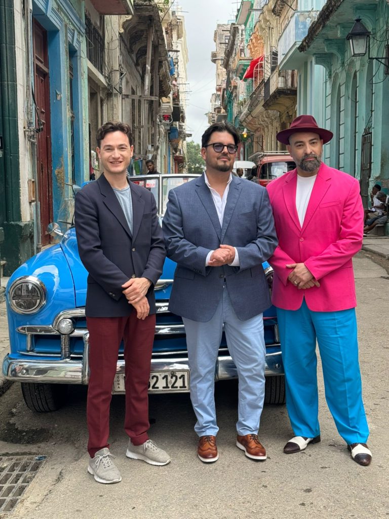 Thomas Encho, Emiliano Gonzalez Toro & Alain Pérez à La Havane sur le tournage du clip de la Misa Criolla d'Ariel Ramirez - Janvier 2025 (c) Gemelli Factory